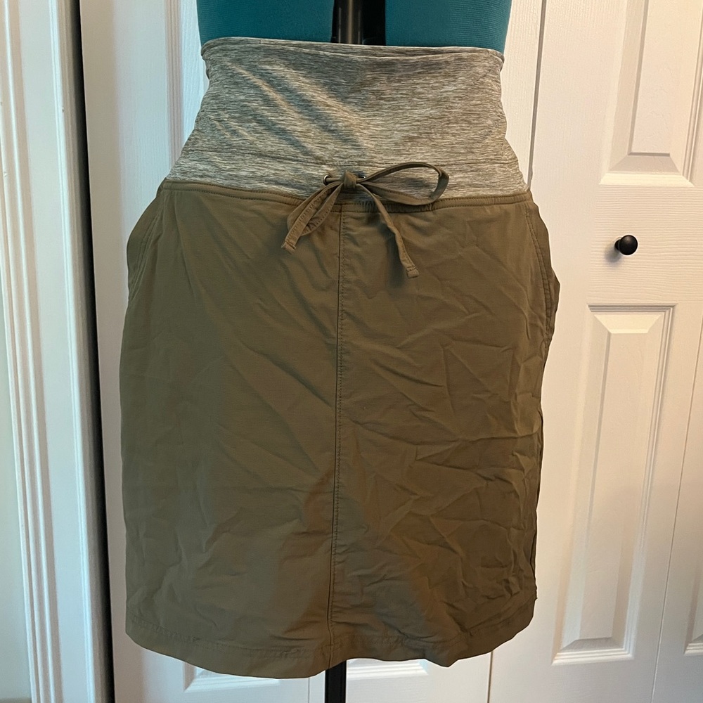 Army green women’s skort